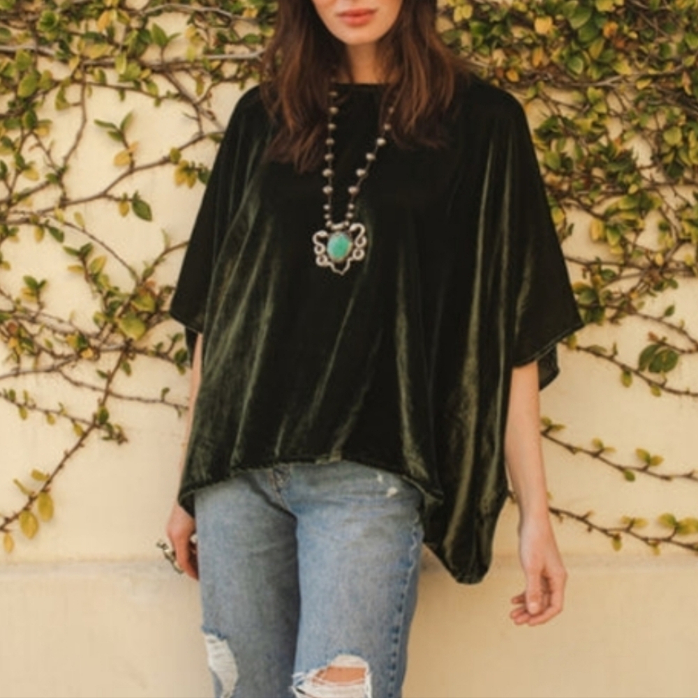 Jennifer Grace Olive Silk Velvet Top  - Retail Price $199 ✨️